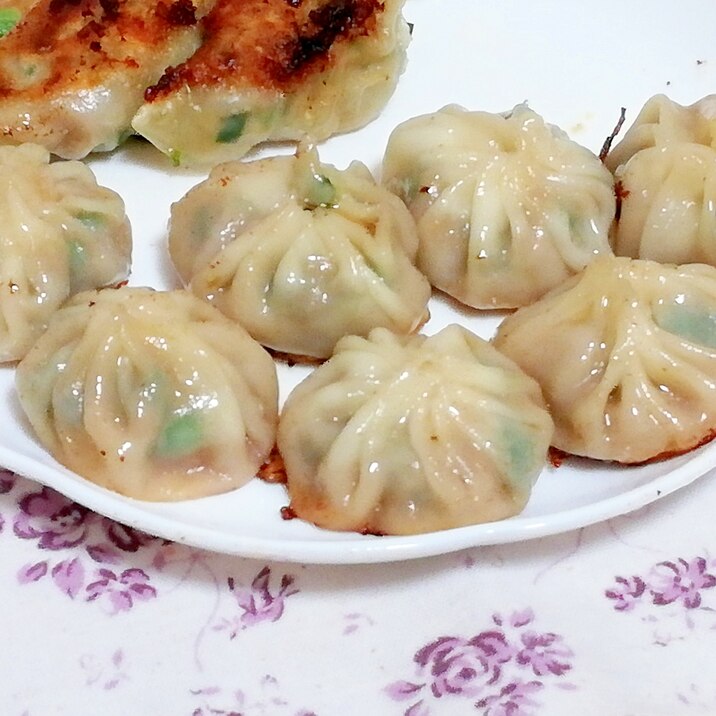 スープがじゅわ 簡単なのに本格的な焼き小籠包 レシピ 作り方 By かっぺ4217 楽天レシピ スープがじゅわ 簡単なのに本格的な焼き小籠包 レシピ 作り方 By かっぺ4217 楽天レシピ